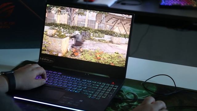 Эволюция игровых ноутбуков. ASUS ROG Strix GL504 или SCAR II в полной красе! смотреть онлайн