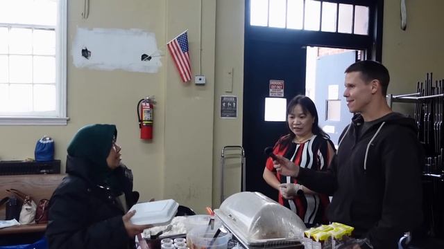 WHITE GUY Speaks FLUENT INDONESIAN in NEW YORK ?? смотреть онлайн