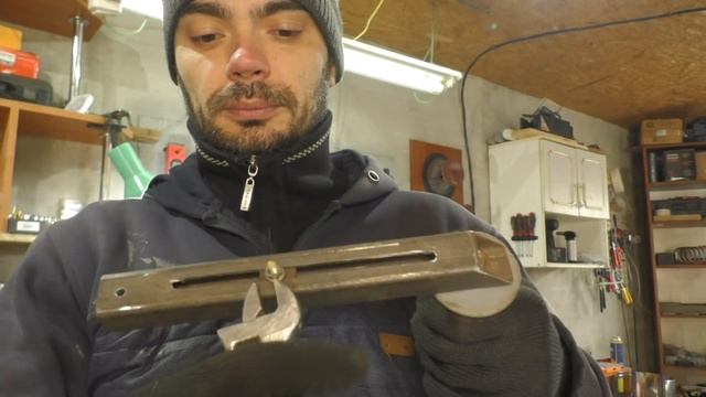 Устройство которое режет круглые отверстия сверлом смотреть онлайн