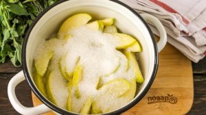 Яблочное варенье с грецкими орехами
