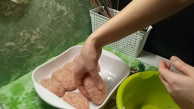Котлеты с грибной начинкой! Займут почётное место на праздничном столе! (720p).mp4