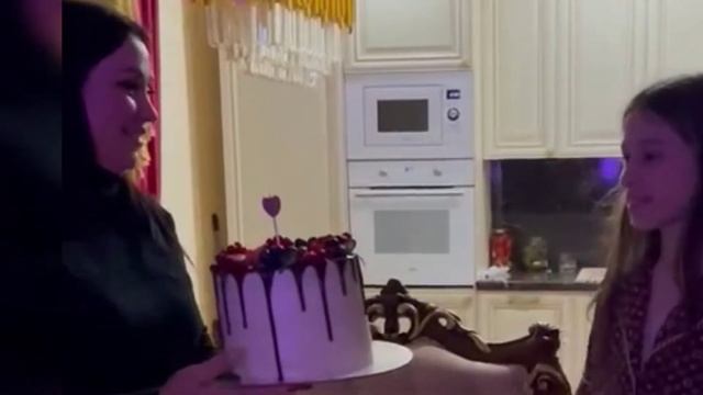 Подготовка к Новому году. День рождения дочери. смотреть онлайн