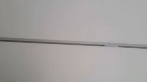 Установка накладного алюминиевого профиля с диодной лентой к натяжному потолку