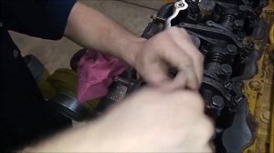 Снятие и установка топливных форсунок на двигателе CAT C7