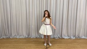 Гребенюкова Ярослава, песня "Поцелую бабушку в розовые щечки" (8 лет)