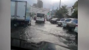 На Новороссийск обрушился мощный ливень