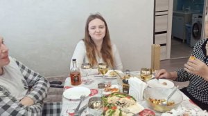 И я пробую, отмечаем Рождество, у Чука проблемы