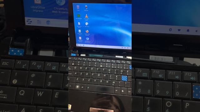 The first gadget I bought with my own money | Upgrading the Asus Eee PC in 2022 смотреть онлайн