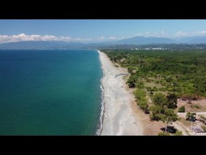 Пустынный пляж Абхазии