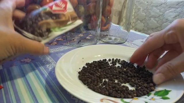 Перец чёрный горошком и перец душистый горошком
