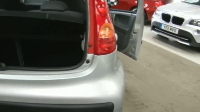 Peugeot 107 1.0 5 door in Silver. смотреть онлайн