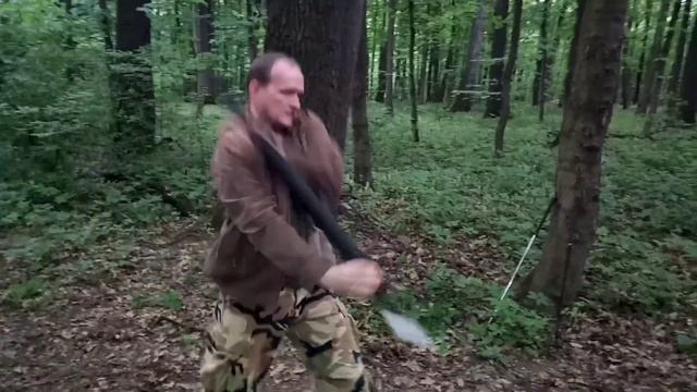 Элементы боевого фехтования в разминке с палкой.