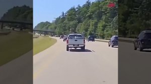 Вышивальщик на дороге.