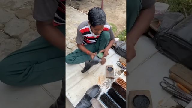 Супер услуга на индийской улице. Чистка обуви. Цена за супер сервис в конце смотреть онлайн