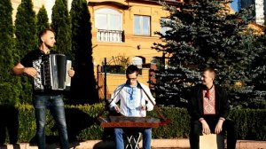Музыканты на праздник. Баян цымбалы кахон. Киев. Украина.