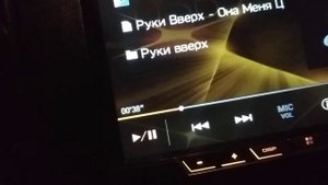Руки Вверх - Она меня целует