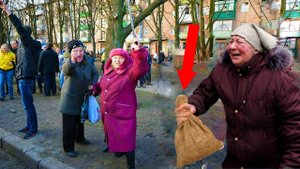 БАБКА принесла в мешке то, от чего на нее ополчился весь подъезд! Люди ахнули узнав что в нём.