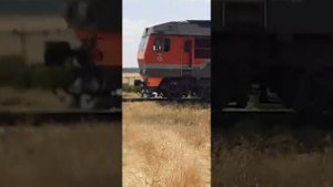 Тэм70бс с пассажирским поездом 465ж Астрахань-Имеретинский курорт в Цимлянцке 20.07.2022