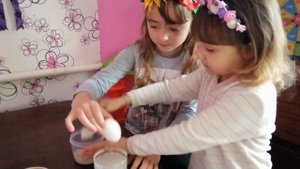 Научный эксперимент с яйцом / Опыты с детьми / Учим яйцо плавать