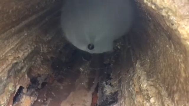 Удаление отложений кальция в трубе Ø400 смотреть онлайн