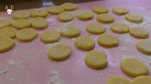 ПОНЧИКИ НА СГУЩЕНКЕ за 30 минут. Очень быстрый и простой рецепт пончиков DONUTS WITH CONDENSED MILK