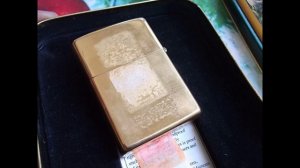 1. А знаете ли вы pro: Красный стикер на зажигалке Zippo