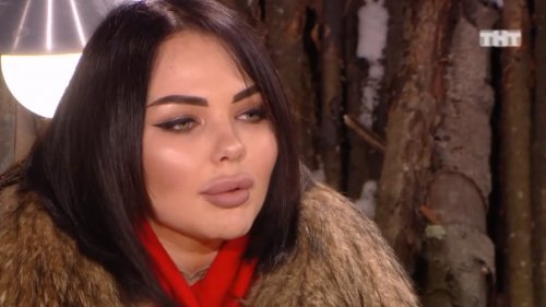 Полина Логунованың жалаңаш кеудесі мен бөкселері