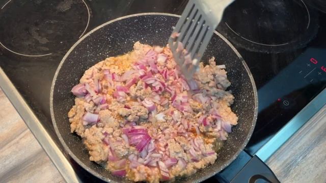 Попробовала приготовить раз и теперь готовлю постоянно. Рецепт вкуснейшей кесадильи смотреть онлайн