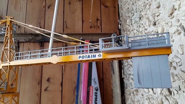 Стройка в масштабе. Демонтаж башенного крана. смотреть онлайн