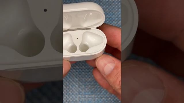 Чистка кейса AirPods / До и После / Как тебе? смотреть онлайн