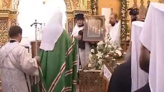 Вицепремьер передал Церкви древнюю святыню