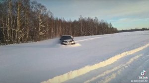 УАЗ Патриот. Гоняем по полю. Снега по колено! Зима.