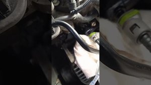 Как снять шланг с топливной рейки renault duster? Замер давления.