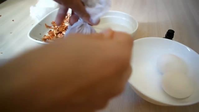 КАК ПОКРАСИТЬ ЯЙЦА ,НЕОБЫЧНЫЙ СПОСОБ. смотреть онлайн