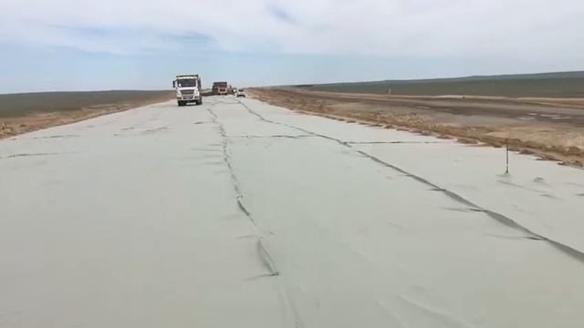 Устройство геотекстиля ПК 416+00 и основания из ЩПС С-4 (1 слой) ПК 413+00.Лот-3.Дата 06.05.2020 г смотреть онлайн