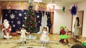 Новогодний утренник группа "капелька" д/с 12, моя любимая кукла на свете) Кира Челяпова 4года