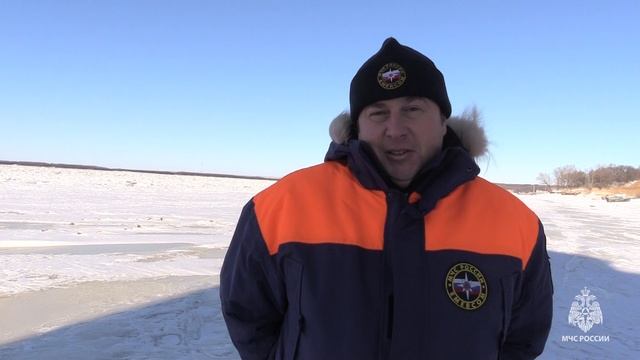 лед рутуб. зимний рыбак. тает лед. лед рутуб. айсберг когалым спортзал.