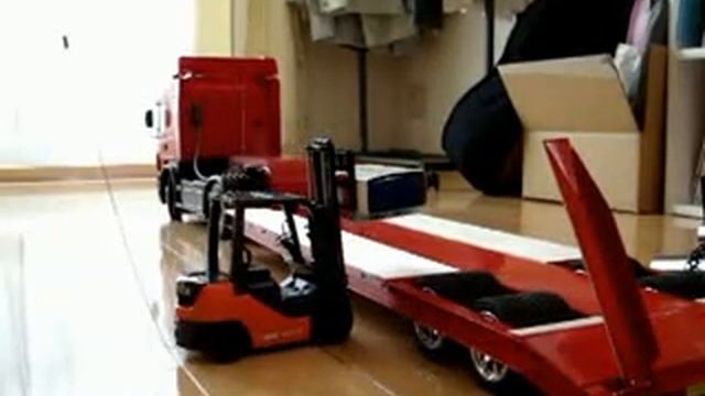 Игрушечный погрузчик Toyota на радиоуправлении смотреть онлайн