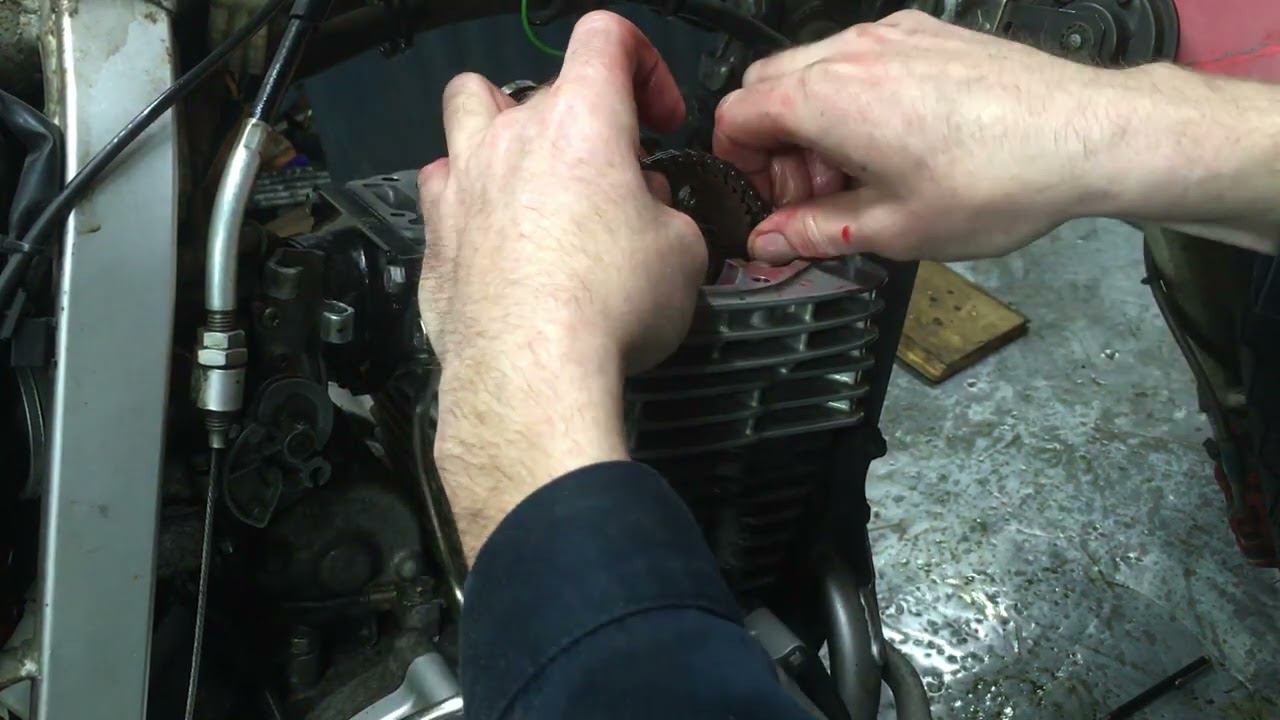 Установка головки клапанов на Honda XR250 смотреть онлайн