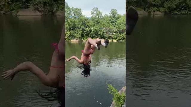 С высоты в водоем