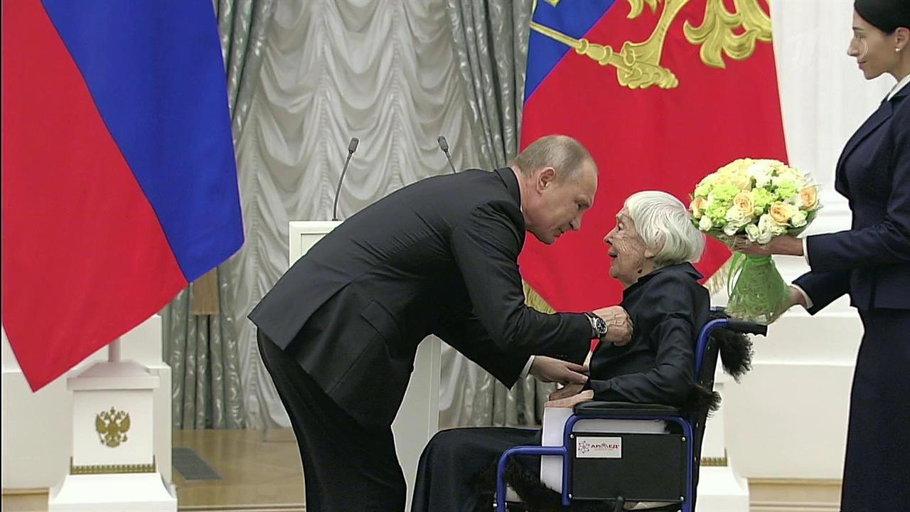 Владимир Путин в Кремле вручил госпремии за достижения в сфере правозащиты и благотворительности