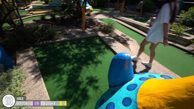 Awesome OLD SCHOOL Mini Golf Course! | Hole In Ones! смотреть онлайн