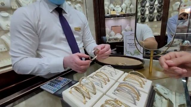 РЫНОК ЗОЛОТА В ДУБАЙ/КАК ВЫБИРАТЬ ЗОЛОТО/ФОРМУЛА ЦЕН/САМОЕ БОЛЬШОЕ ЗОЛОТОЕ КОЛЬЦО В МИРЕ смотреть онлайн