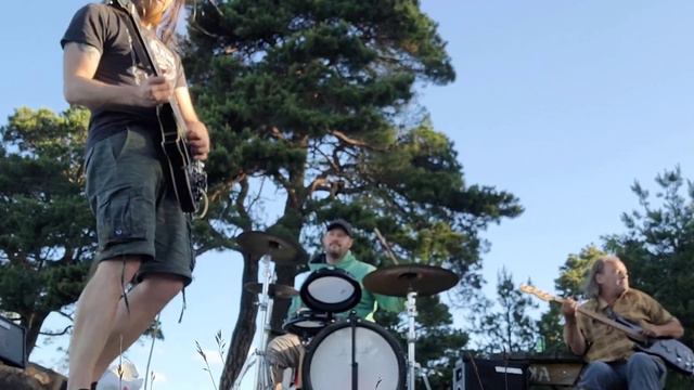 Battery powered band! смотреть онлайн