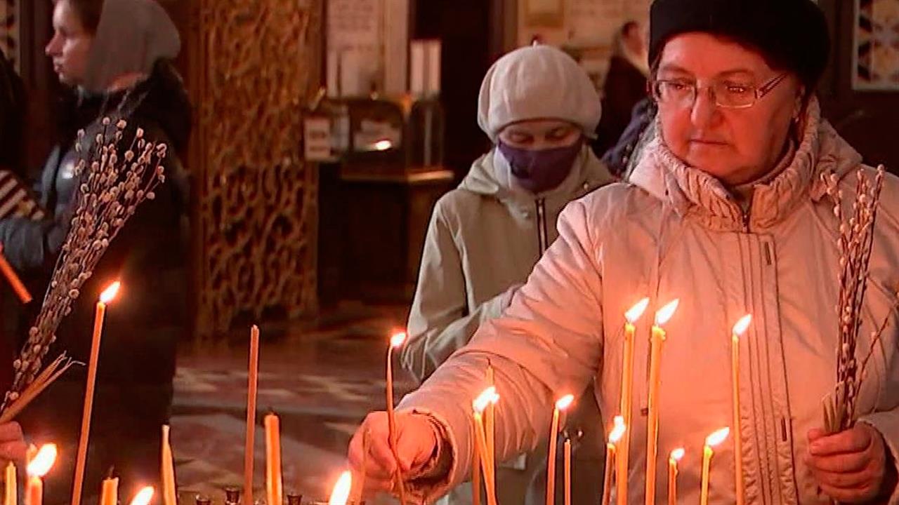 В Вербное воскресенье Патриарх Кирилл совершил праздничную литургию в храме Христа Спасителя
