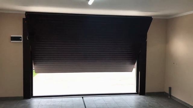 Ворота автоматические подъемно-поворотные (automatic lift-turn gates for a warm garage) Monolithous смотреть онлайн