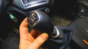 Как снять/разобрать ручку МКПП Kia Rio 2011-2017год