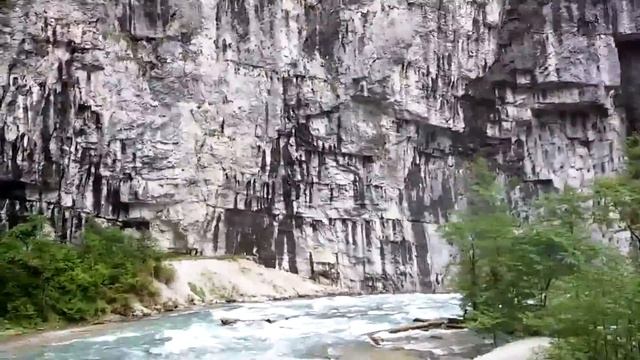Каменный мешок. Отвесные скалы и горная река. Абхазия смотреть онлайн