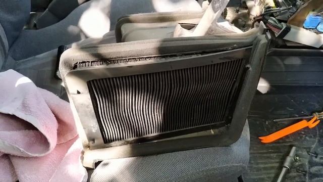 Слабо греет(дует) печка Мазда 626 ge. Замена салонного фильтра. смотреть онлайн