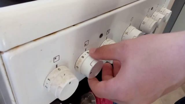Приготовление домашнего компота из сухофруктов.